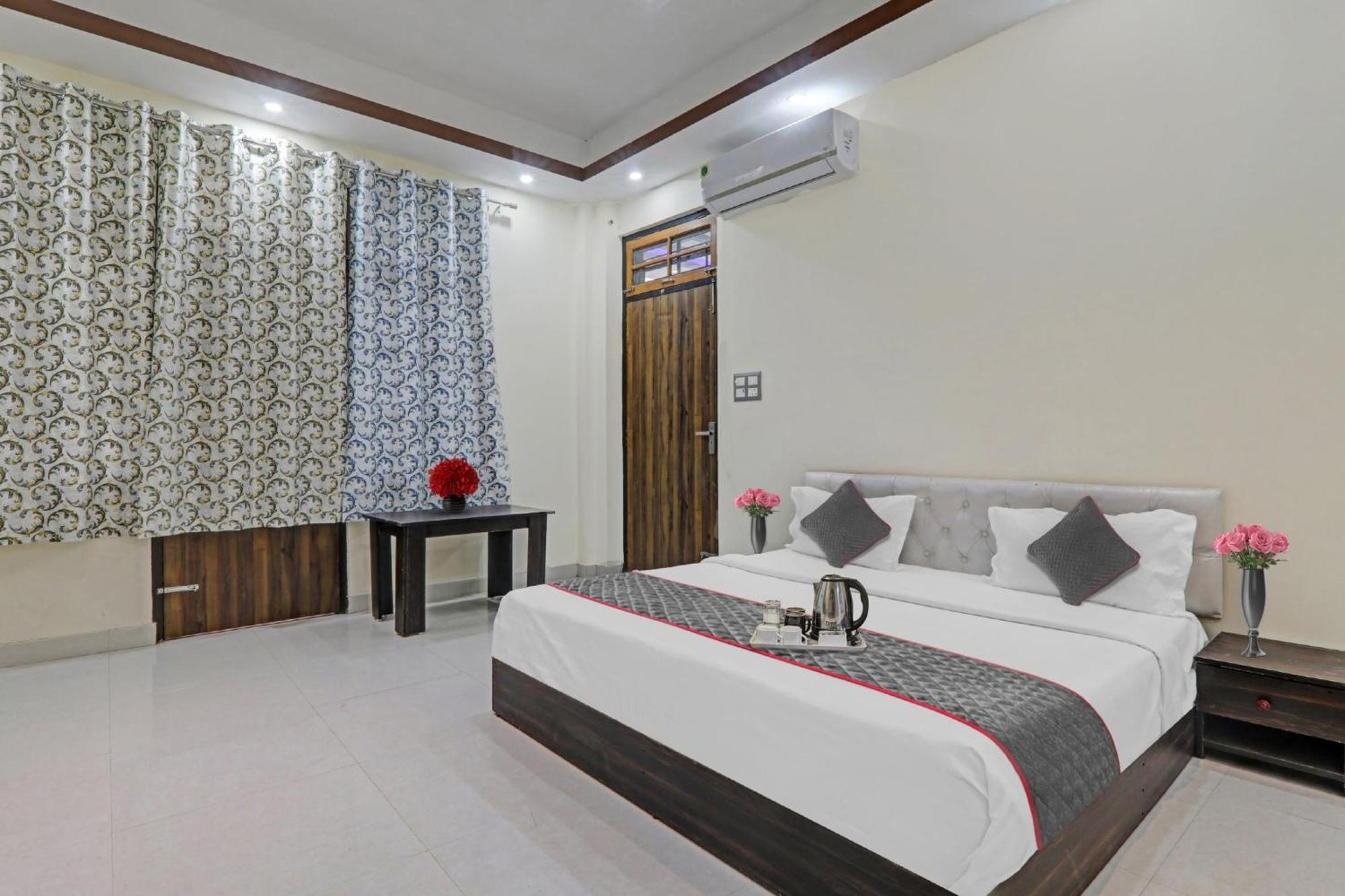 Townhouse Relax Inn Chinhat Экстерьер фото