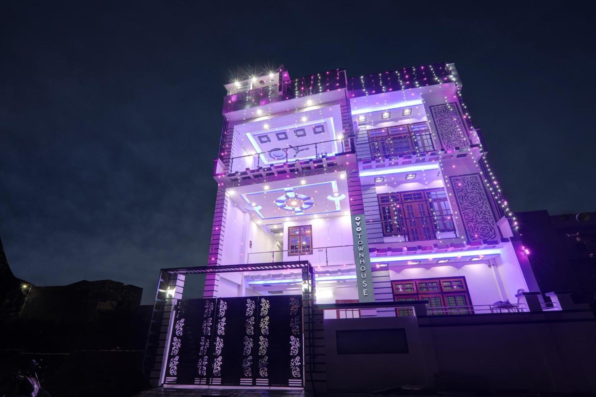 Townhouse Relax Inn Chinhat Экстерьер фото