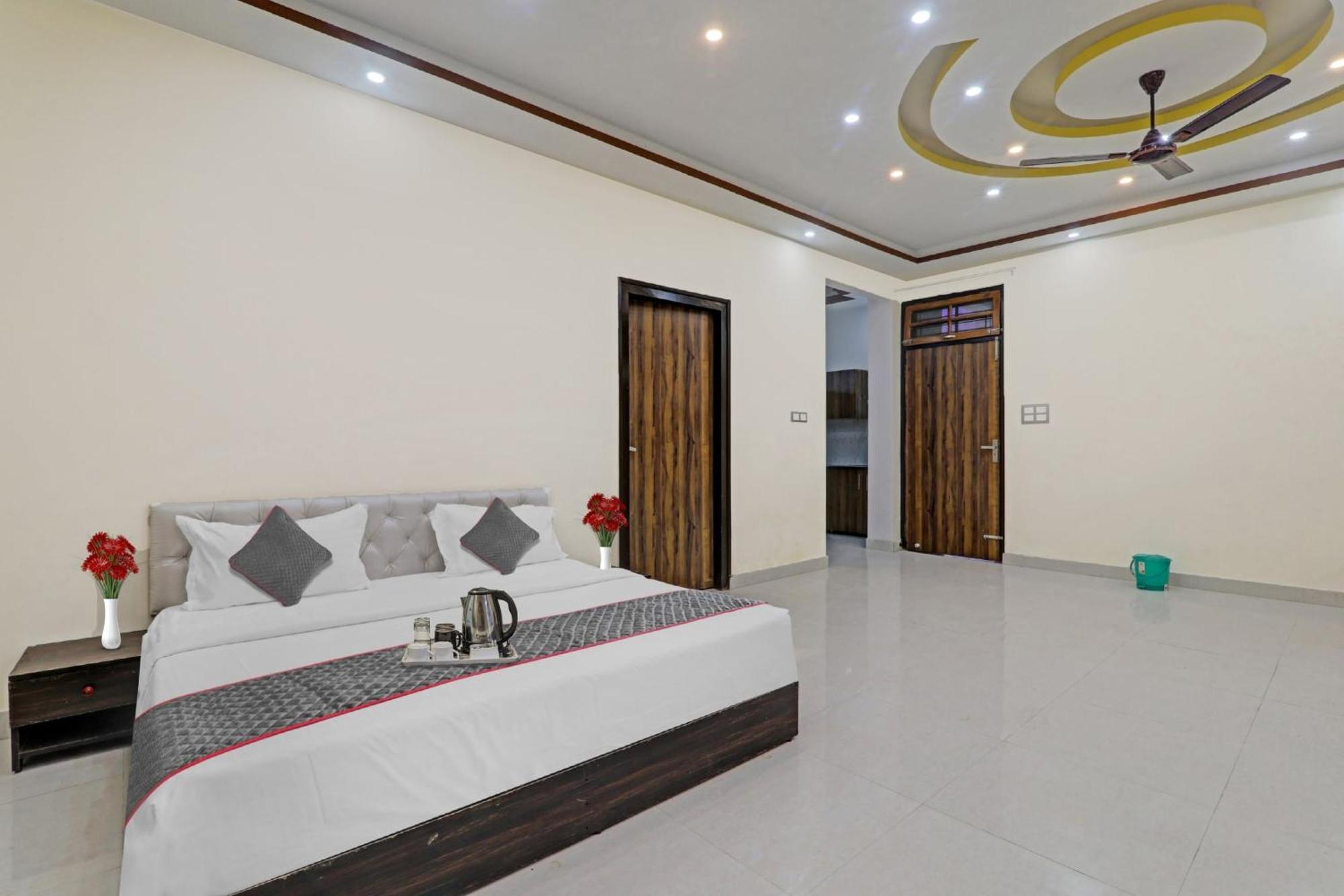 Townhouse Relax Inn Chinhat Экстерьер фото