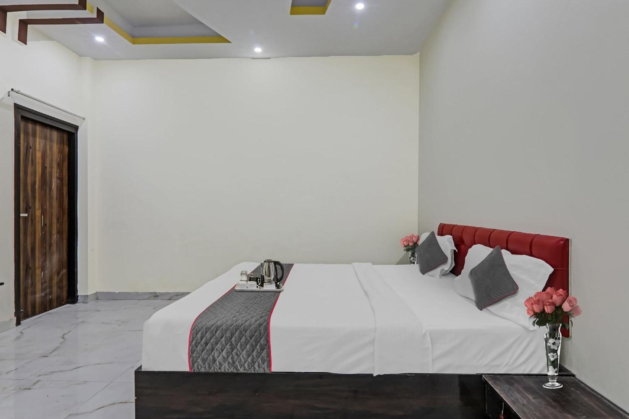 Townhouse Relax Inn Chinhat Экстерьер фото