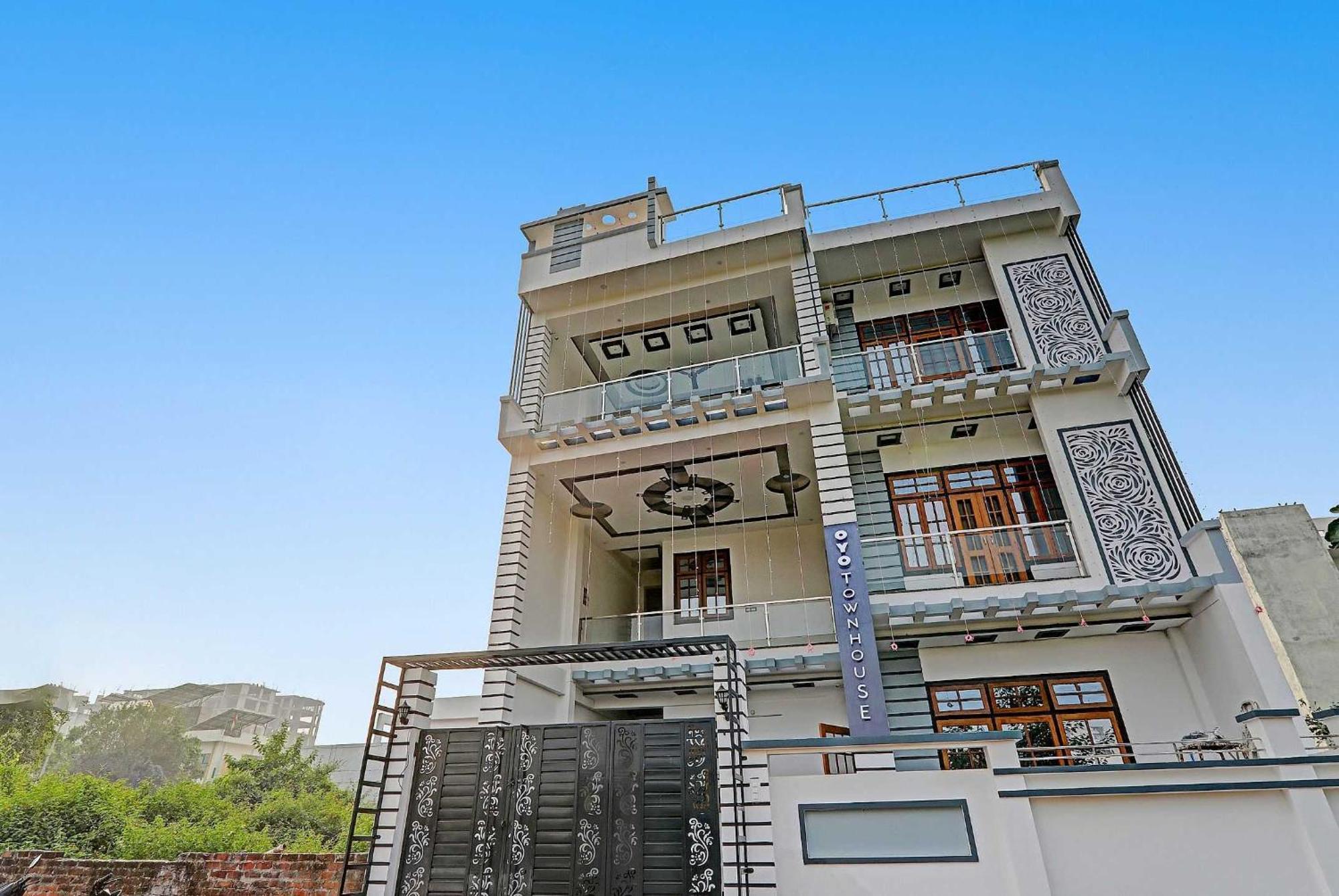Townhouse Relax Inn Chinhat Экстерьер фото